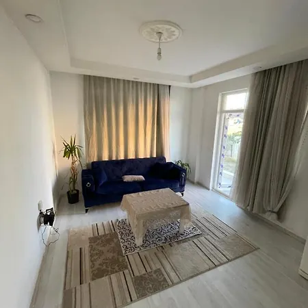 6 Kisilik Ve Iki Apartmán *